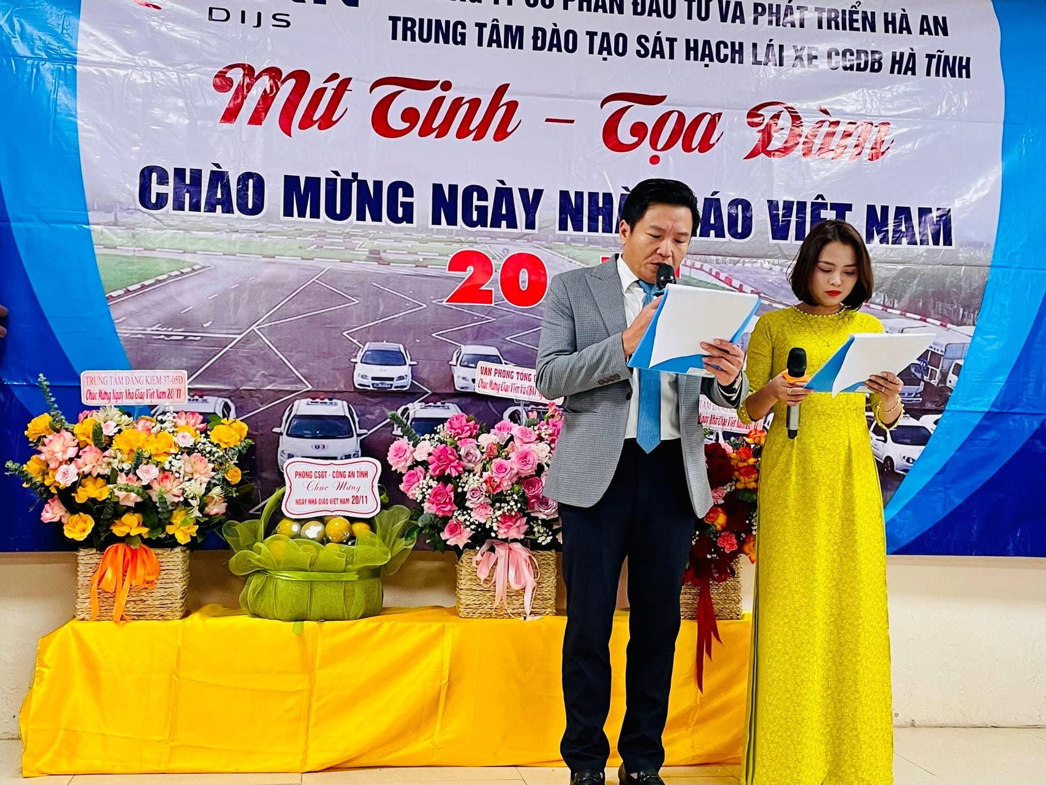 Lễ mít tinh tọa đàm chào mừng ngày Nhà giáo Việt Nam 20/11